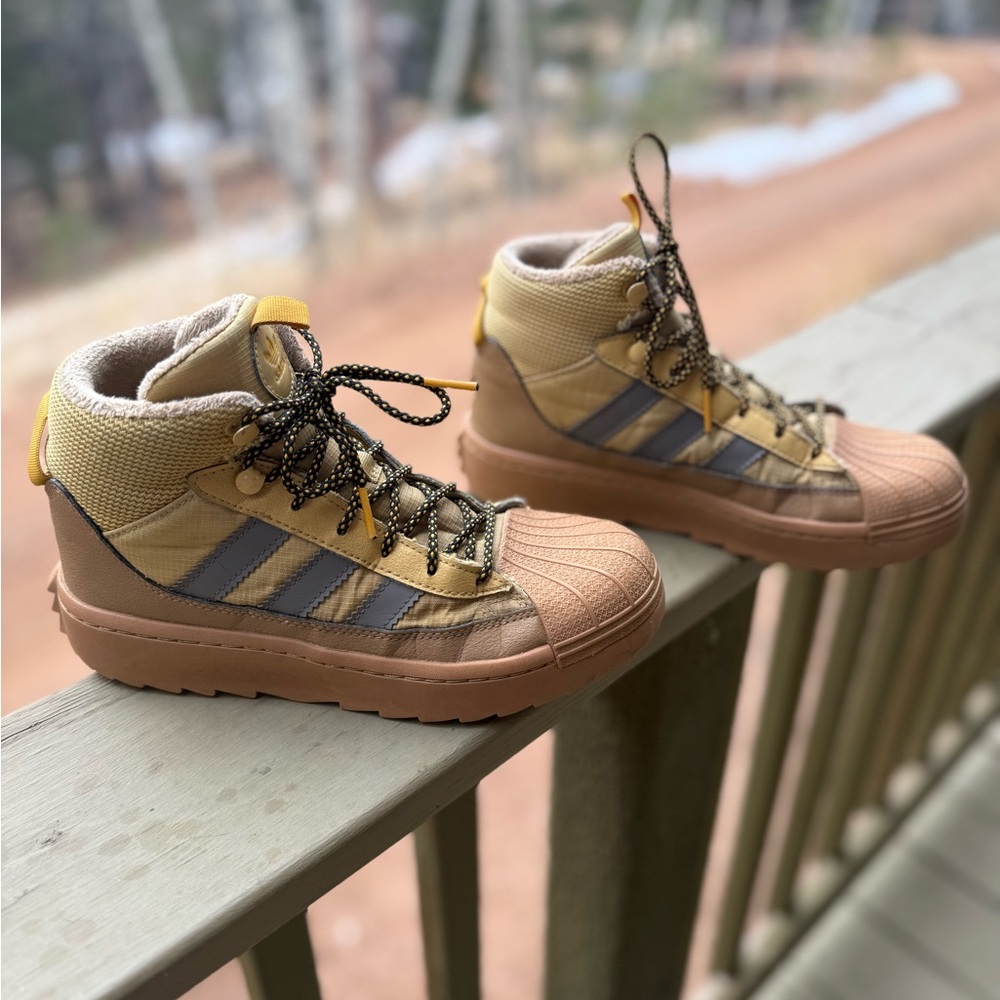 Adidas Superstar Winter Trek Kids Boots Tan and Gray - Picture 4 of 6